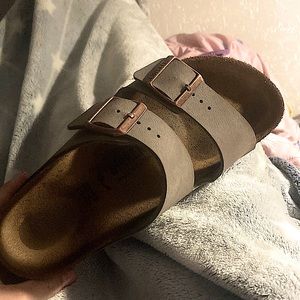 I’m selling these grey size 7 Birkenstocks